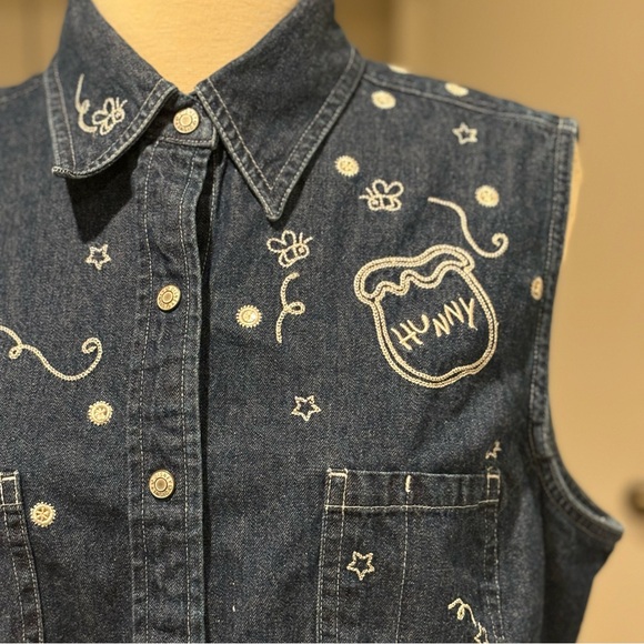 VINTAGE DISNEY STORE WINNIE THE POOH DENIM VEST - Picture 2 of 8